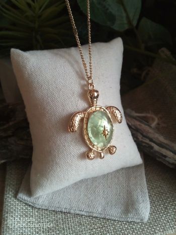 Collier tortue et pierre de fluorite naturelle