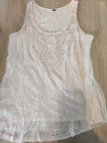 Débardeur a dentelle et perles