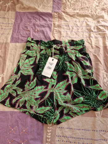 Short neuf S valeur 50€ Last Queen