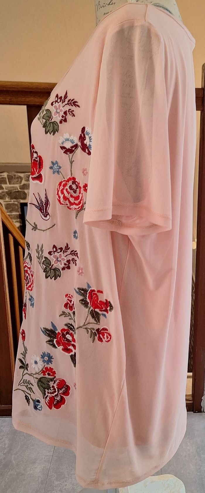 Tee-shirt rose en voile brodé de fleurs et d'oiseaux - photo numéro 4