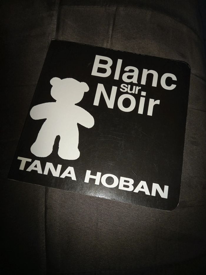 Livre blanc sur noir