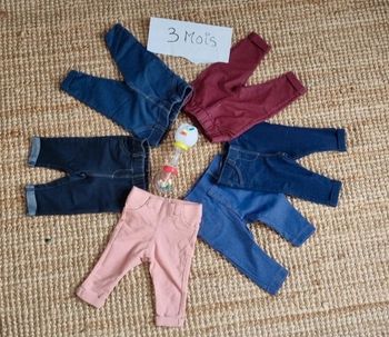 Lot de jeans et hauts
