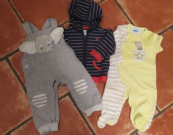 Lot 1 salopette, 1 veste à capuche, 1 grenouillère 6 mois