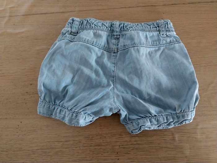 Short fille 2ans en très bon état - photo numéro 2