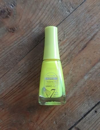 Vernis à ongles jaune fluo pour faux ongles