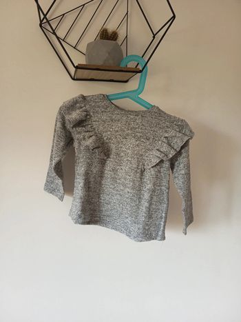 Pull fin volants épaules