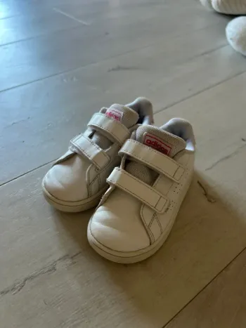 Basket adidas taille 22