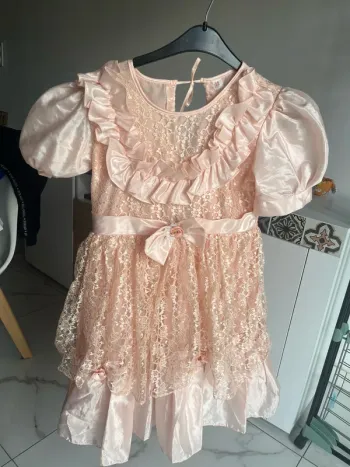 Robe cérémonie ou déguisement