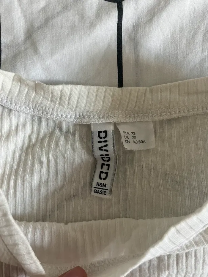 tee-shirt blanc h&m XS - photo numéro 3