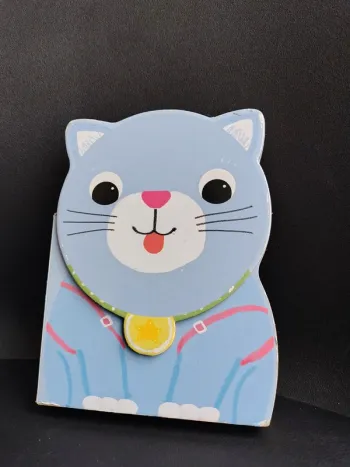 Livre bébé 1 an et plus Chat aventure au jardin charlie développement du langage