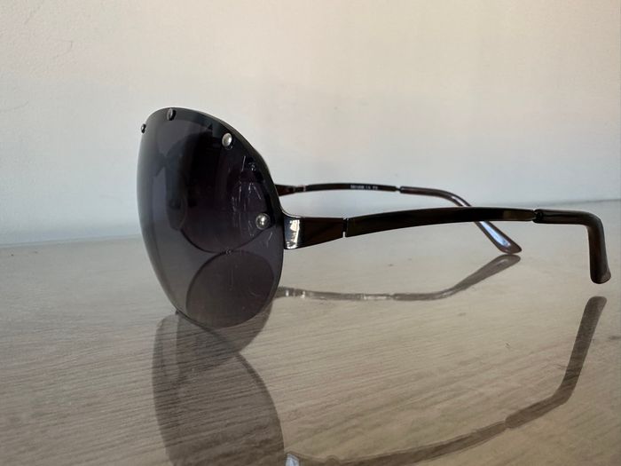 Lunettes de soleil Grises légèrement dégradées - photo numéro 3