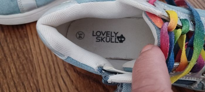 Très belle baskets fille Pointure 34 lisez bien l'annonce surtout - photo numéro 6