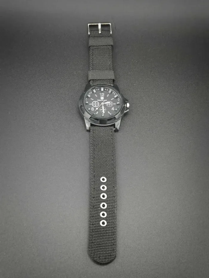 Montre noire, pro, aiguilles phosphorescentes - photo numéro 3