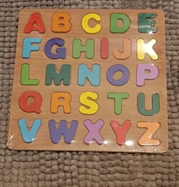 Puzzle de l'alphabet Montessori en couleur