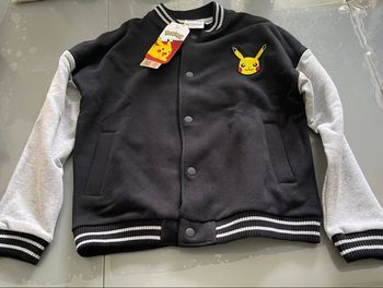 Beau blouson garçon  Kiabi T 10 ans  Pokémon noir et gris
