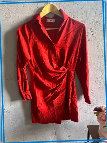 Robe chemise Mango rouge taille XS
