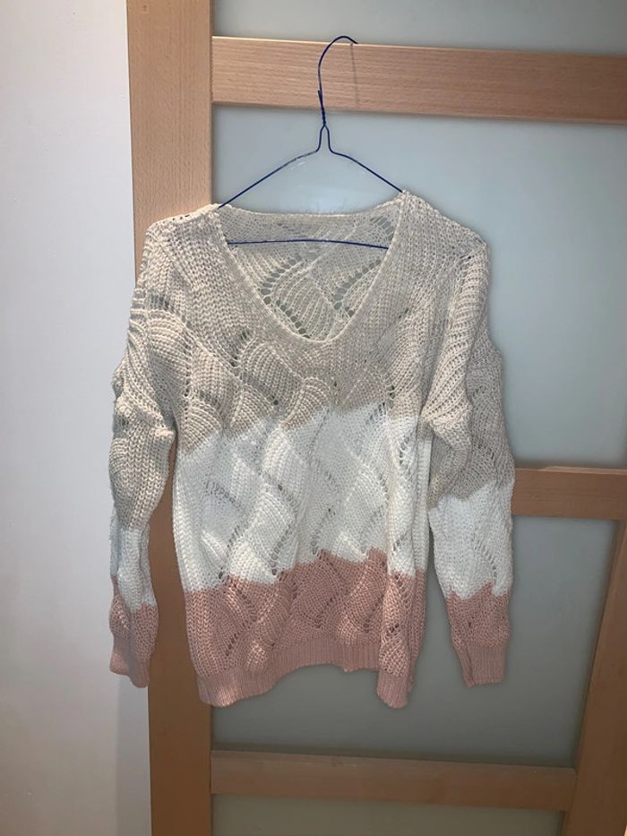 Pull léger ajourée tricolore en très bon état