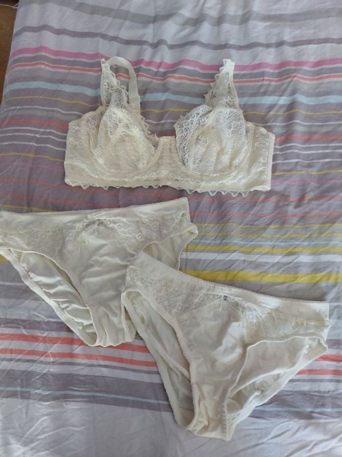 Ensemble soutien gorge et 2 Culottes