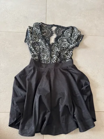 Robe noire taille M, très bon état, 36*83cm