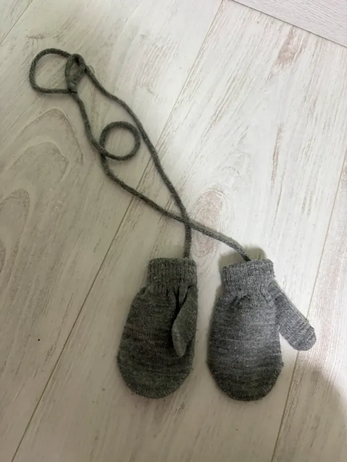Petit paire de gant gris