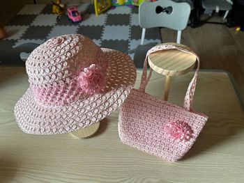 Chapeau et sac pour enfant coloris rose 