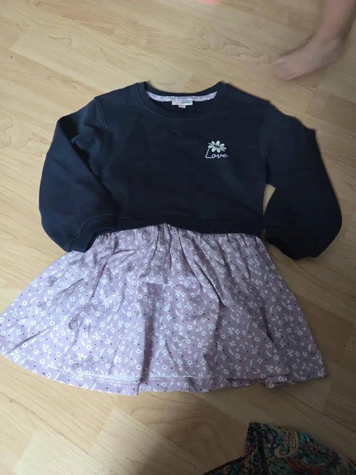 Robe neuf sans étiquettes lili marelle taille 3ans