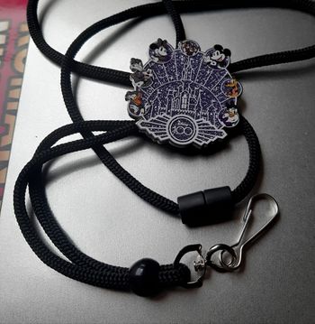 Collier 100 ans disney cast member édition limitee