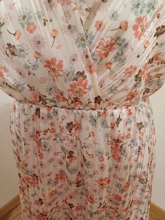 Robe blanche chic cache-coeur fleurie Actuelle taille S/M 36/38 - photo numéro 4