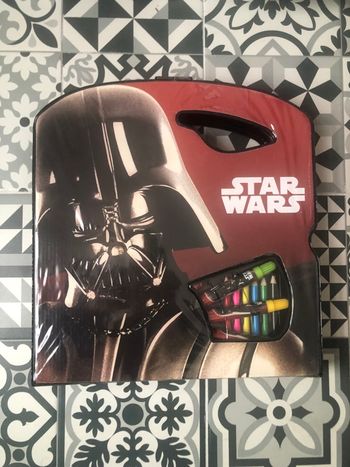 Mallette neuve de coloriage et peinture Star wars