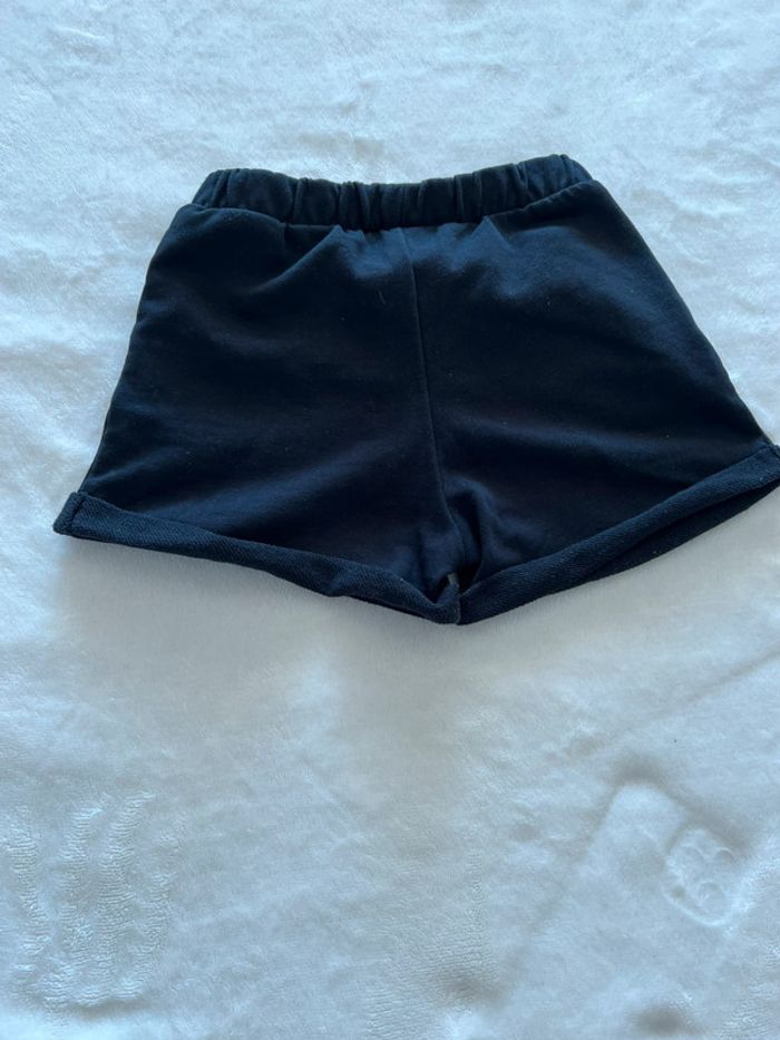 Short H&M taille 98-104cm/ 2-4 ans - photo numéro 3