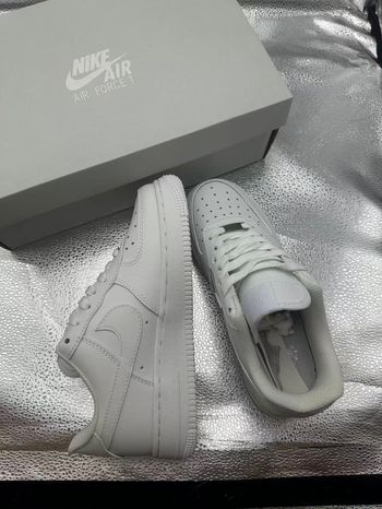 Baskets Nike Air Force 1 pointure 36.5