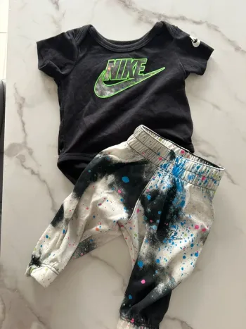 Ensemble Nike taille 3 mois