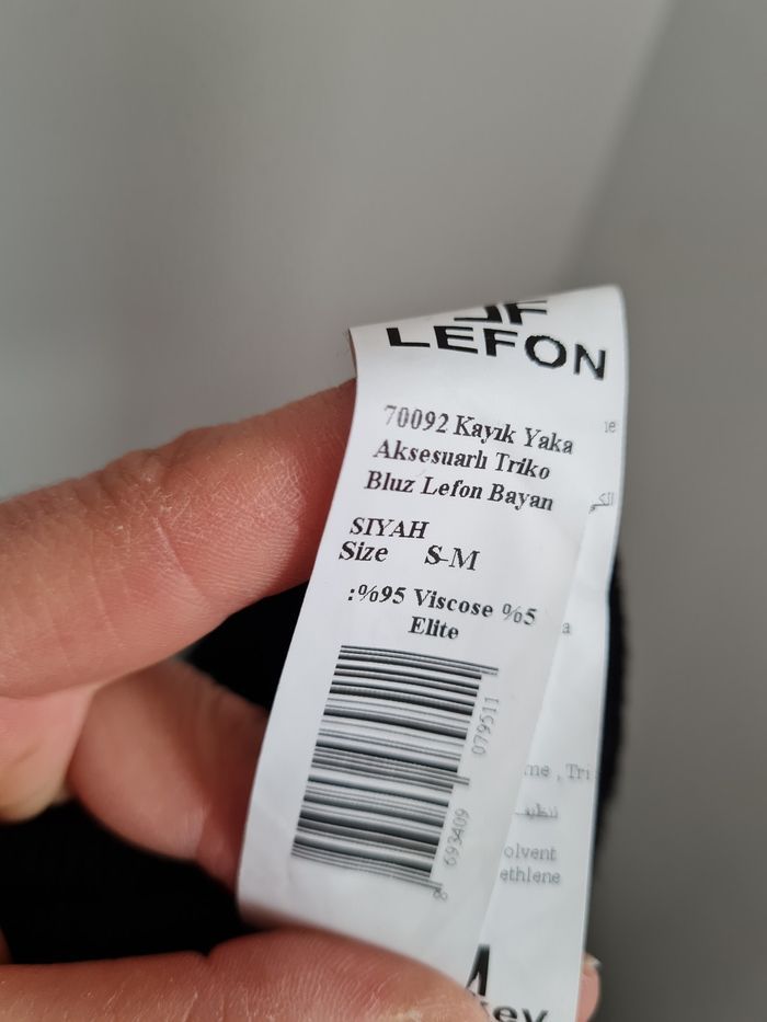 Pull noir - photo numéro 4