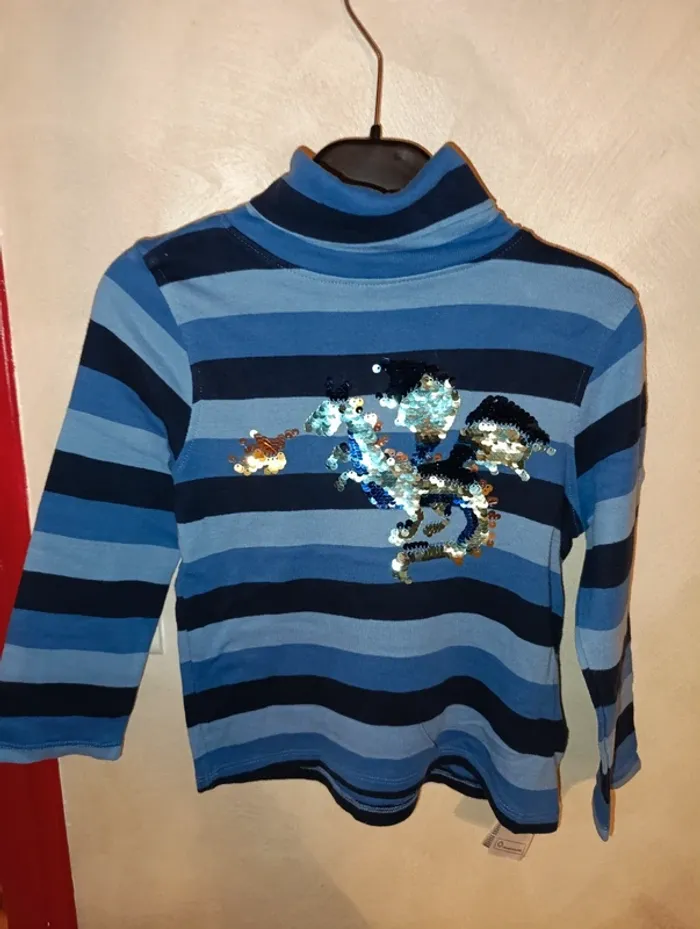 Joli haut manches longues taille 4 ans du pareil au même avec strass réversibles en très bon état - photo numéro 6