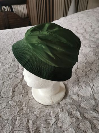 Bob vert en soie vintage