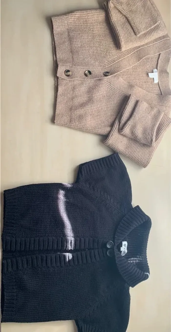 Lot de deux gilet mignon
