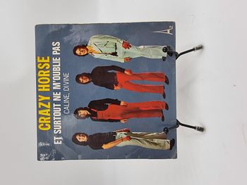 Vinyle 45 tours Crazy Horse : Et Surtout ne m’Oublie pas / Caline, Divine avec fourreau