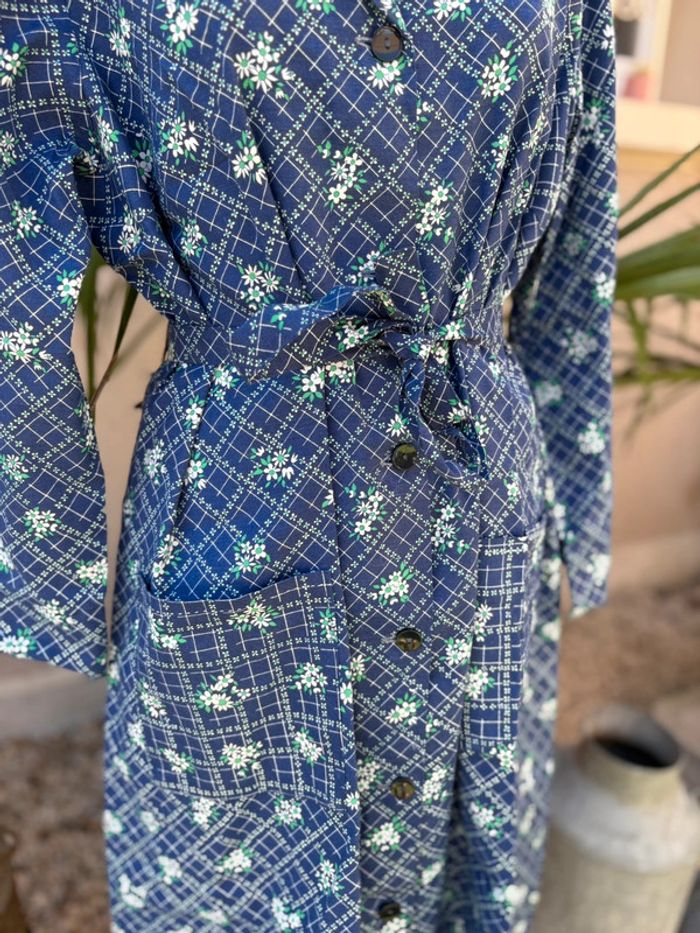 Robe blouse à motif fleuri - des années 70 - en très bon état - taille 42/XL - photo numéro 2