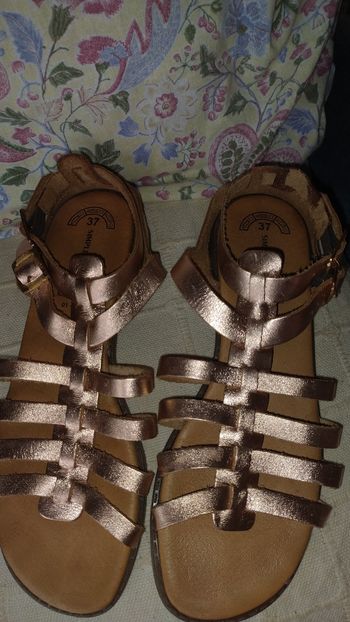 Sandales été en cuir rose gold talon bas 