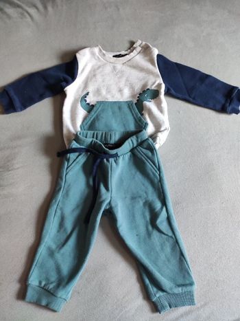 Bel ensemble dinosaure sweat + pantalon
