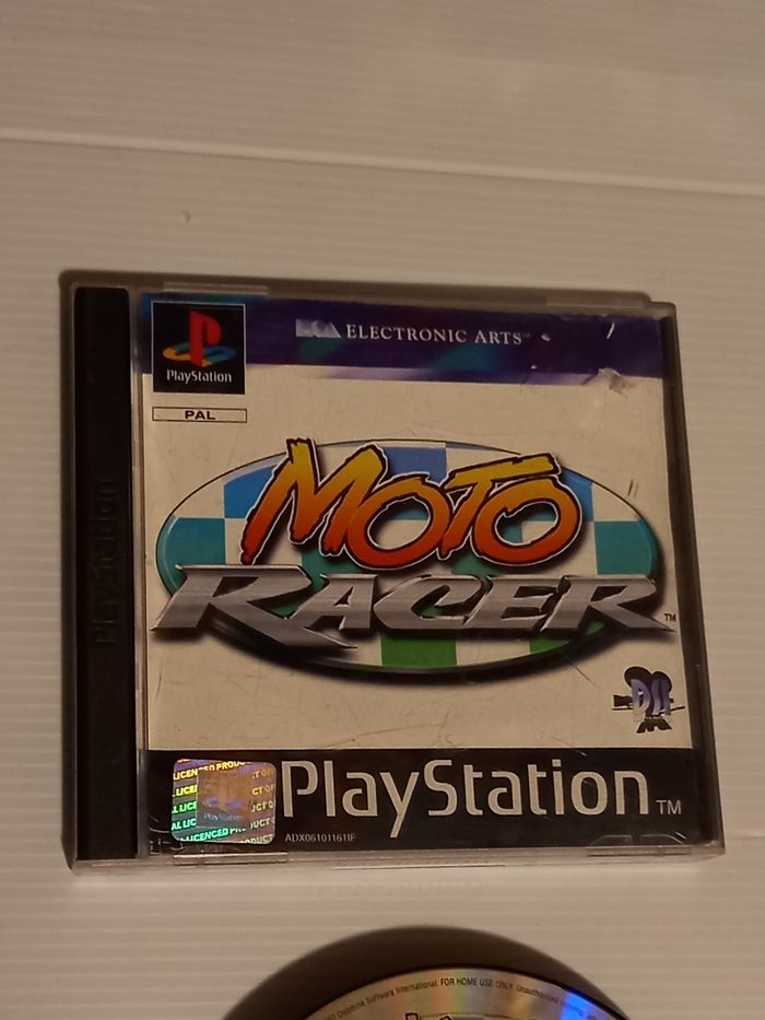 Ps1 moto racer - photo numéro 2
