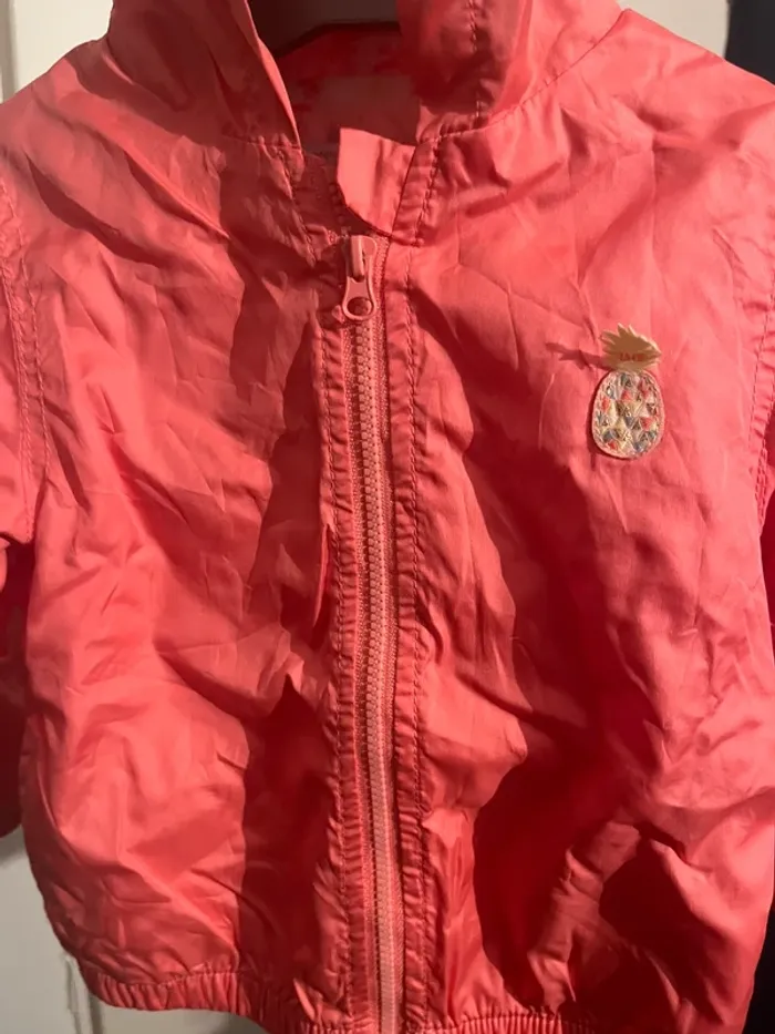 Très belle veste coupe vent pour petite fille - photo numéro 2