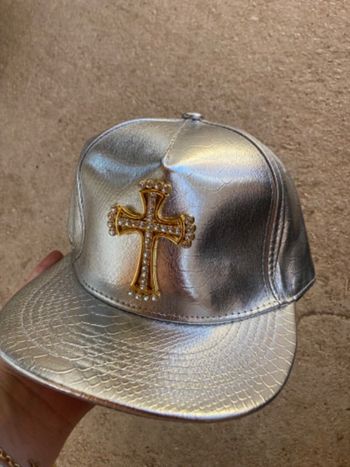 Casquette croix