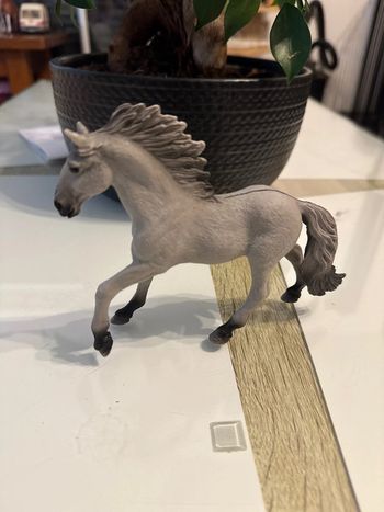 Étalon mustang sorraya TBE neuf
