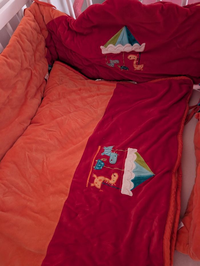 Tour de lit dino - photo numéro 2