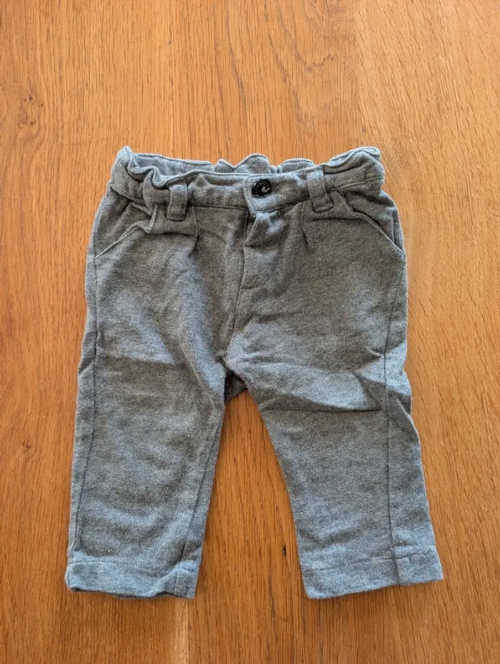 Pantalon gris 9 mois très bon état