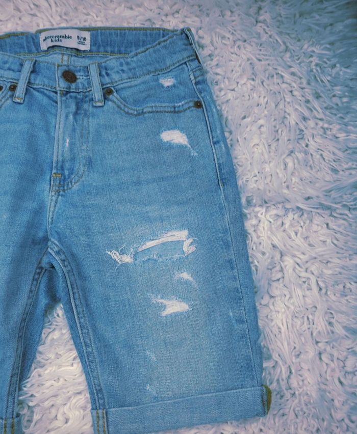 Bermuda en jean bleu clair délavé Garçon taille 9/10 ans marque Abercrombie 🎸 - photo numéro 4