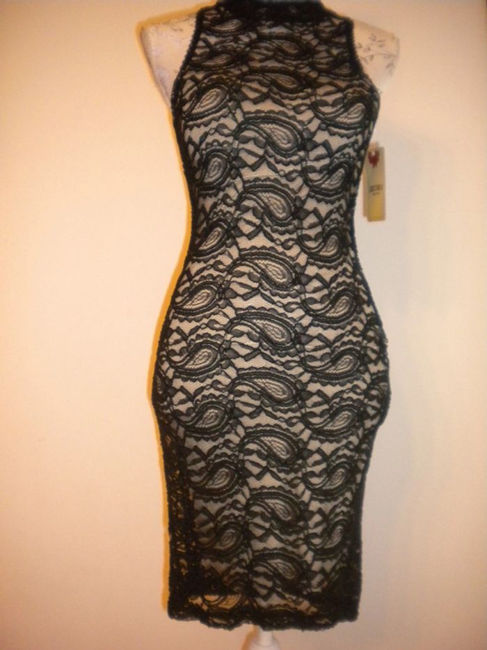 Robe  dentelle taille 38