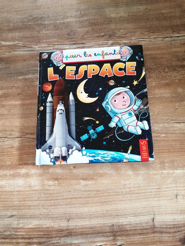 Livre l'espace pour les enfant