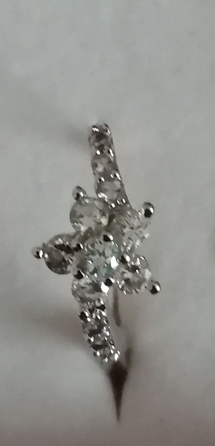 Vends 1 boucle d’oreille argent - photo numéro 2